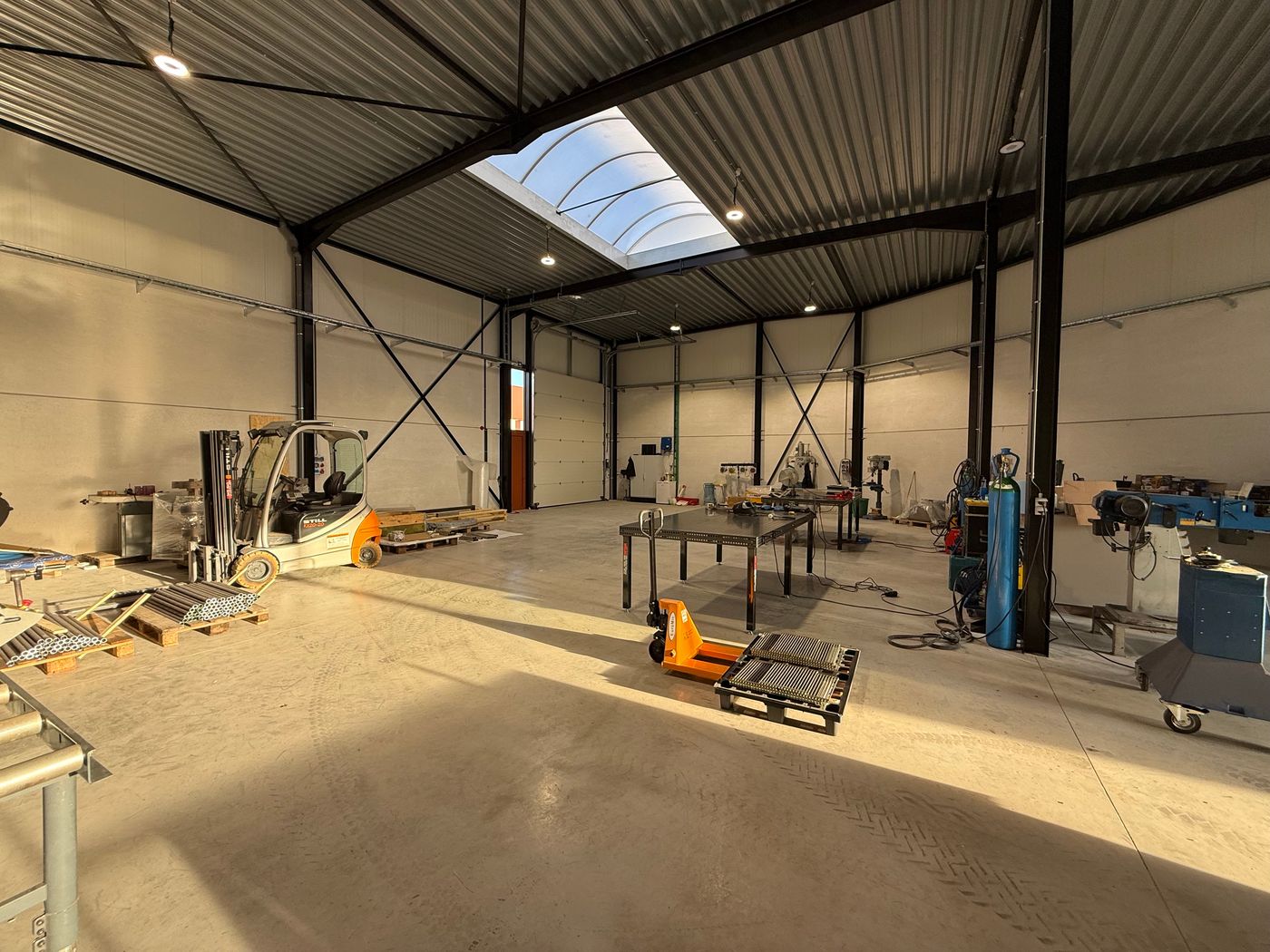 367 m² nieuwbouw KMO-unit op 2 km van de R4 - foto 2