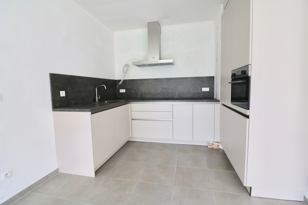 Instapklaar appartement met 2 slpks, terras, berging & garage - VERHUURD! - foto 4