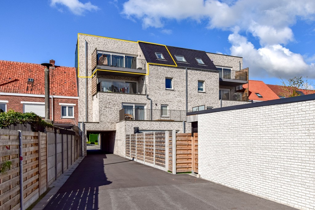 Recent appartement op derde verdiep met 2 slaapkamers, 2 terrassen en staanplaats nabij centrum Gistel. - foto 2