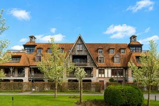 Mooie appartement van ca. 180m² op de derde verdieping in residentie Iepenburg.Indeling: entree gastentoilet, berging, mooie leefruimte met gashaard,...