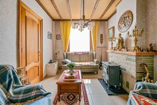 Deze te renoveren woning is zeer centraal gelegen, direct in en uit het centrum van Sint-Niklaas. De indeling is als volgt: inkomhal,...