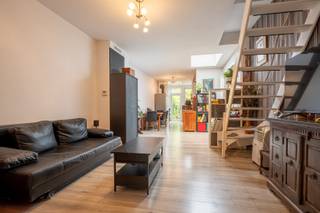 <p>Interesse in dit pand? Neem voor bijkomende informatie of het maken van een afspraak rechtstreeks contact op met Kevin Jansegers via <strong>+32 478 96 68 17</strong> of <strong>kevin.jansegers@copandi.be</strong>.</p><p></p><p>Deze <strong>instapklare woning met 3 slaapkamers</strong> is gelegen aan de <strong>Drabstraat 70 in Kontich</strong>, op wandelafstand van het centrum. Dankzij de ligging in een <strong>rustige enkelrichtingsstraat</strong> geniet je hier van een aangename en rustige woonomgeving, terwijl winkels, scholen, horeca en andere voorzieningen vlot bereikbaar zijn.</p><p></p><p>De woning beschikt over een praktische indeling en biedt met haar <strong>drie slaapkamers</strong> voldoende ruimte voor een gezin, thuiswerk of hobby's.</p><p></p><p>Een absolute troef is de <strong>enorm mooie en rustgevende tuin</strong>. Een heerlijke plek om volledig tot rust te komen, te genieten van de buitenlucht of gezellig tijd door te brengen met familie en vrienden.</p><p></p><p><strong>Een ideale combinatie van rustig wonen en toch alle voorzieningen op wandelafstand.</strong></p><p>Bent u op zoek naar een instapklare woning met <strong>3 slaapkamers én een prachtige tuin</strong>, vlak bij het centrum van Kontich? Dan is deze woning absoluut een bezoek waard.</p><p></p><p><strong>Contacteer ons vandaag nog voor meer informatie of plan uw bezoek!</strong></p><p></p><p>✅ Instapklare woning</p><p>✅ 3 slaapkamers</p><p>✅ Prachtige, ruime en rustgevende tuin</p><p>✅ Op wandelafstand van het centrum van Kontich</p><p>✅ Gelegen in een rustige enkelrichtingsstraat</p><p>✅ Ideaal als gezinswoning</p><p>✅ Geen grote renovatiewerken nodig</p>