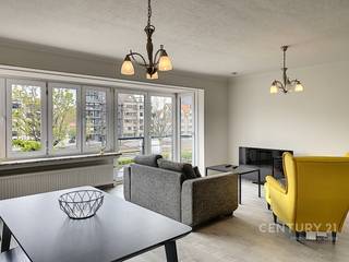 Dit prachtig appartement ligt vlakbij het Heldenplein en is instapklaar .<br />Daarnaast ligt het vlakbij tal van winkels en op wandelafstand van de Zeedijk. De indeling van het appartement is als volgt: inkomhal, ruime lichtrijke woonkamer met open keuken, bergruimte, toilet, badkamer met inloopdouche, twee slaapkamers en een terras aan de achterzijde.<br />Kelderberging.<br />Gemeenschappelijke kosten: 50 euro/maand