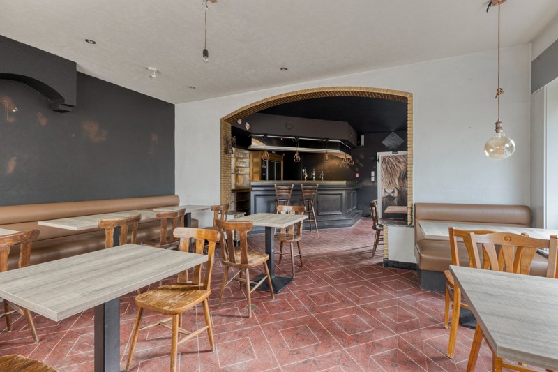 Commercieel pand met woonst en feestzaal op zichtbare locatie te Tielt 🏠 - foto 3