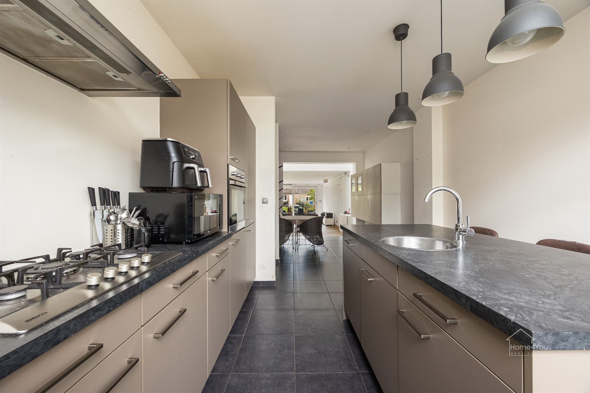 Instapklare woning met ruime tuin in Antwerpen te koop!  - foto 5