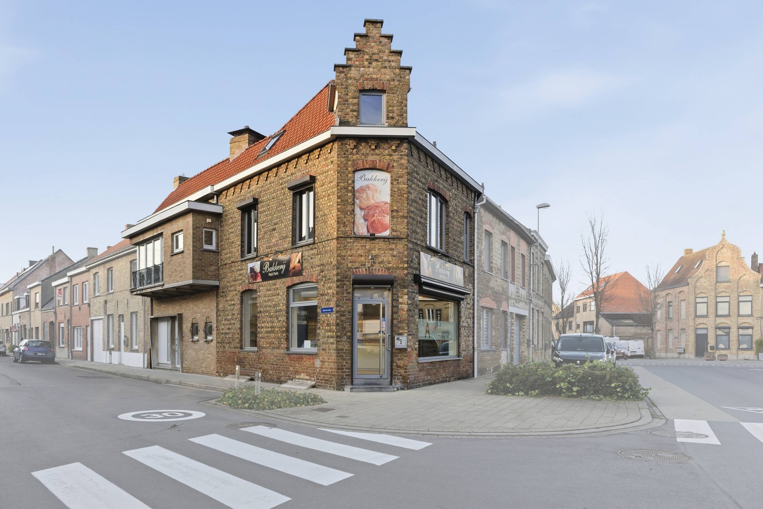 Te koop: handelspand met woonst in het centrum van Veurne - foto 1