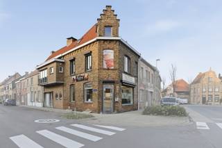 Te koop: handelspand met woonst in het centrum van Veurne Dit handelspand met woonst is gelegen in het centrum van Veurne, met parkeergelegenheden...