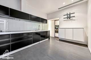 Ruime woning met 7 slaapkamers én aparte handelsruimteIn het centrum van Beveren-Waas vind je deze verrassend ruime woning met een...