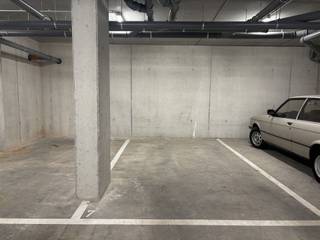 AUTOSTAANPLAATSEN GELEGEN IN CENTRUM PUURSGelegen in het centrum van Puurs - in de ondergrondse garage aan het Kerkplein. * Autostaanplaatsen voor 1...