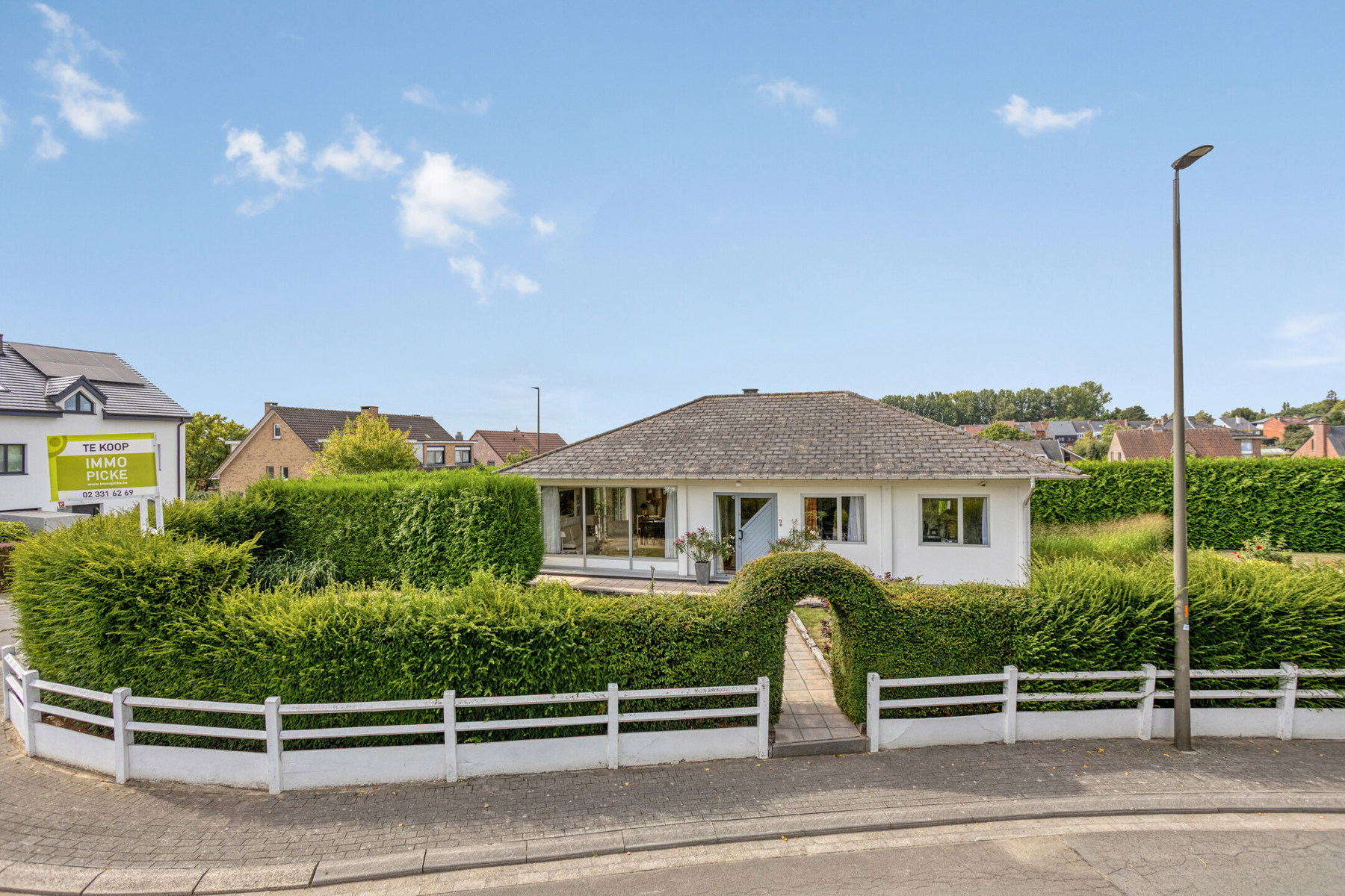 Rustig gelegen gelijkvloers-villa met 2slaapkamers en garage - foto 1