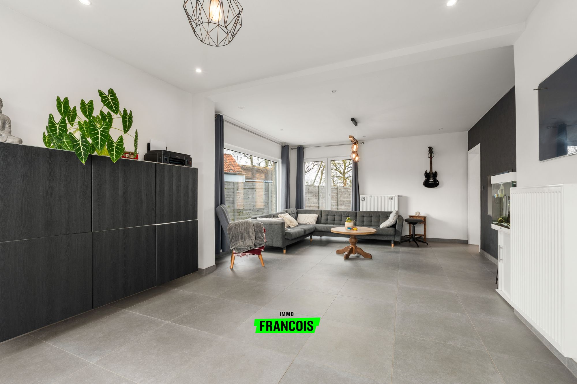 Landelijke eigendom met woning, bijgebouw en ruime schuur te koop in Adegem - foto 4