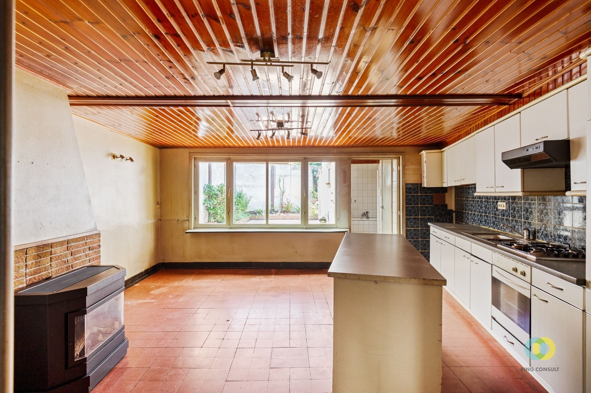 Maison offrant un grand potentiel de rénovation - photo 5