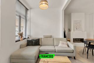 Deze charmante stadswoning bevindt zich in een rustige straat in het hart van Brugge en werd recent volledig gemoderniseerd. Op het gelijkvloers...