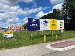 Ontdek deze bouwgrond in Oeselgem, een charmante deelgemeente van Dentergem! Geniet van het landelijke karakter van de prachtige streek,...