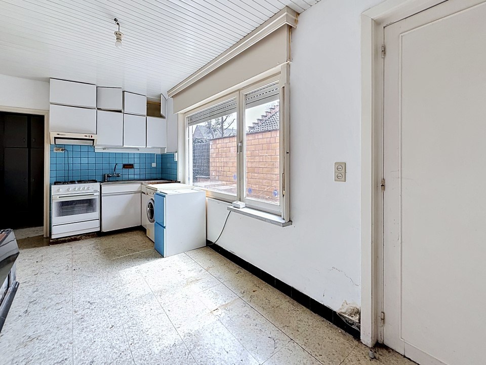 Centraal gelegen te renoveren ruime woning - foto 4