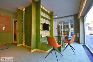 Immo Groot Leeuw vous présente cet espace de bureau lumineux de 76m². Ce bureau est situé au centre de Sint-Pieters-Leeuw avec vue sur le clocher...