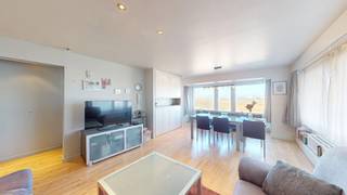 <p>Ontdek dit charmante appartement gelegen aan de Zeedijk in Heist-aan-Zee, waar de zee en het strand binnen handbereik zijn. Deze instapklare woning biedt u een warme, gezellige sfeer met een praktische indeling. Het appartement beschikt over drie slaapkamers, perfect voor een gezinswoning of een tweede verblijf. De woonkamer verwelkomt u met een overvloed aan natuurlijk licht en creëert een uitnodigende leefruimte, terwijl de keuken functioneel is ingericht en aansluit op de leefruimte, ideaal voor sociale momenten.</p>

<p>Daarnaast is er een badkamer die voorzien is van alle nodige faciliteiten, wat het comfort van dit appartement verder vergroot. De uitstekende locatie biedt de mogelijkheid om volop te genieten van de nabijheid van de zee, met een levendig strand voor de deur. Dit appartement nodigt uit tot zorgeloos wonen, waarin u kunt genieten van een ontspannen levensstijl aan de kust. Wacht niet langer en laat u verleiden door de mogelijkheden die deze woning te bieden heeft.</p>