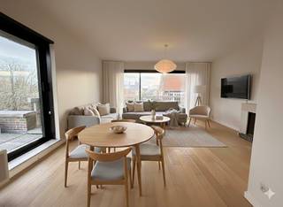 Appartement d'angle lumineux à vendre avec 2 chambres et 3 terrasses. Cet appartement situé au troisième étage de la résidence « Icaros » offre...