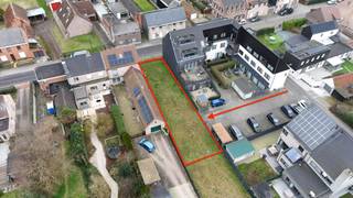 Op een toplocatie in Berlare, in de Hoogstraat naast huisnummer 37, presenteren wij u een unieke ontwikkelingskans. Dit bouwperceel, kadastraal...