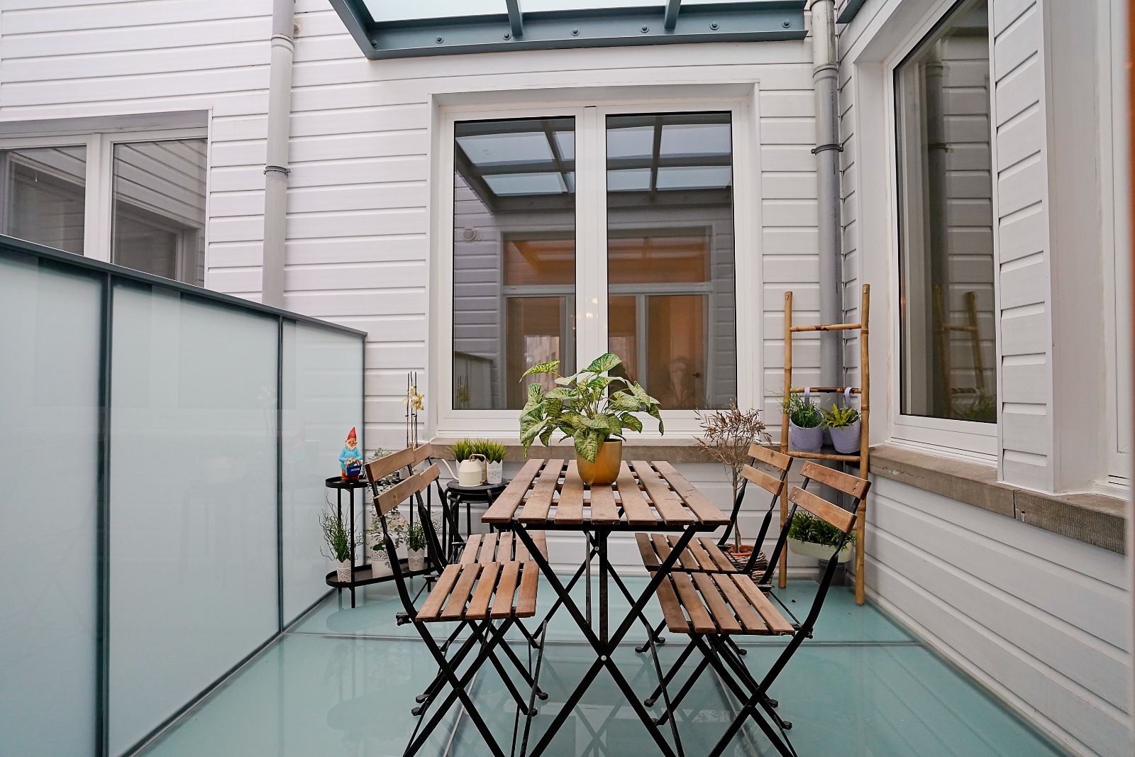 Ruim en lichtrijk 2 slaapkamer appartement in het centrum van Sint-Niklaas - photo 3