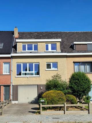 Ben je op zoek naar een lichtrijke ruime gezinswoning met minstens 3 slaapkamers en tuin in de stadsrand van Sint-Niklaas? Lees dan zeker verder!...