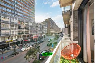 Dit zorgvuldig studio-appartement bevindt zich pal in het centrum van Oostende. Om de hoek bevinden zich de zeedijk, talloze horeca-etablissementen...