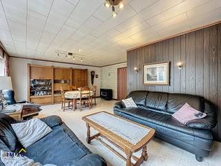 Charmante woning met 3 kamers, garage en tuin te Aalst!Deze op te frissen woning beschikt op het gelijkvloers over een inkomhal, een gastentoilet,...