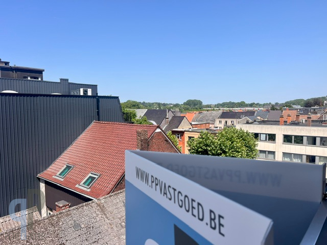 Totaal gerenoveerd, energiezuinig appartement met 2 slaapkamers - foto 4