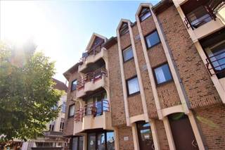 TOP APPARTEMENT OP TOPLIGGING   Dit ruim  appartement geniet van een zalig open zicht. Van op het derde verdiep kijkt dit 3 slaapkamer appartement...