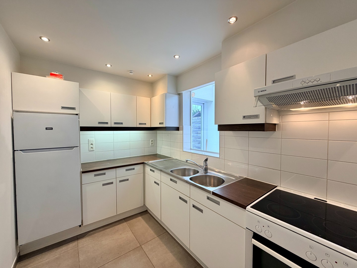 Instapklare woning met 2 slaapkamers en diepe tuin te Roeselare! - foto 4