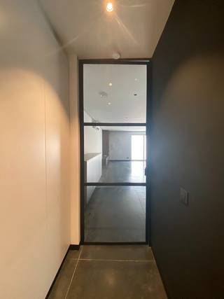 Deze prachtige loft is gelegen op een boogscheut van het centrum, bos en autosnelwegen richting Antwerpen, Herentals, Limburg, Nederland,...De loft...