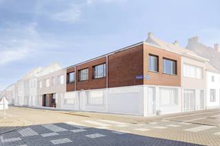 TE KOOP - Bent u op zoek naar een instapklaar appartement in het centrum van Borsbeek te kopen? Dan hebben wij dit appartement met garage en...