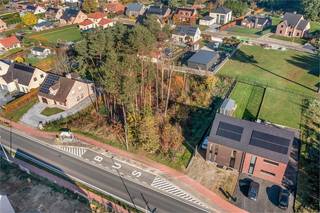 Mooi centraal gelegen bouwgrond voor open bebouwing, op de Olmensesteenweg te Ham.Het perceel is gelegen in een groene omgeving, met een zeer...