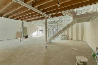 Het appartement bevindt zich op de bovenste verdieping van een loftencomplex op het hippe Eilandje. Een mooie, open ruimte met veel raampartijen en...