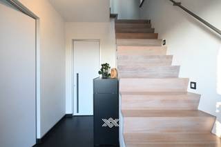 Op een perceel van maar liefst 1073 m² vindt u deze ruime gezinswoning, landelijk gelegen en omgeven door een prachtig weids uitzicht. Het...