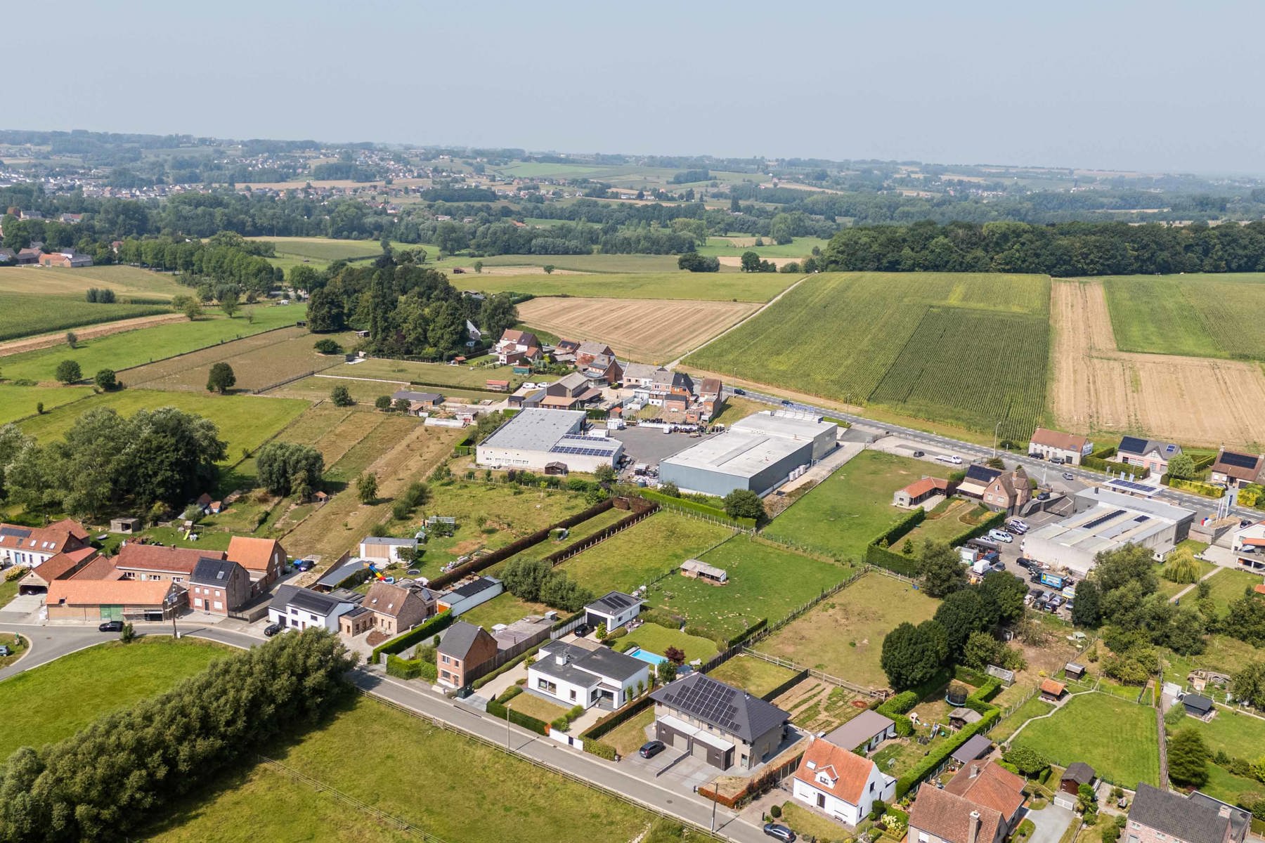 EXCLUSIEVE VILLA MET ZWEMBAD EN PRACHTIGE TUIN! - foto 2