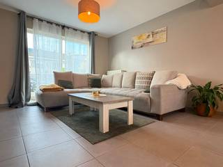 Deze gezellige rijwoning, gelegen op een perceel van 210 m², combineert comfort met een praktische indeling en is instapklaar.Dankzij de centrale...