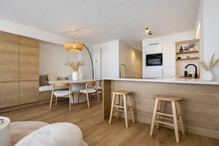 This fully renovated apartment on the Zeedijk was renewed with great care and attention to detail in 2024, with a focus on both aesthetics...