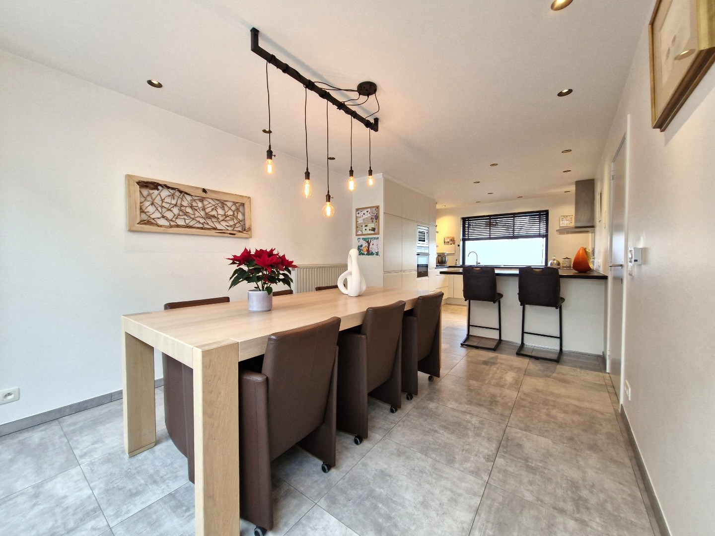 Knap gerenoveerde woning met uitzonderlijk lichtinval in het hartje van Heist - foto 4