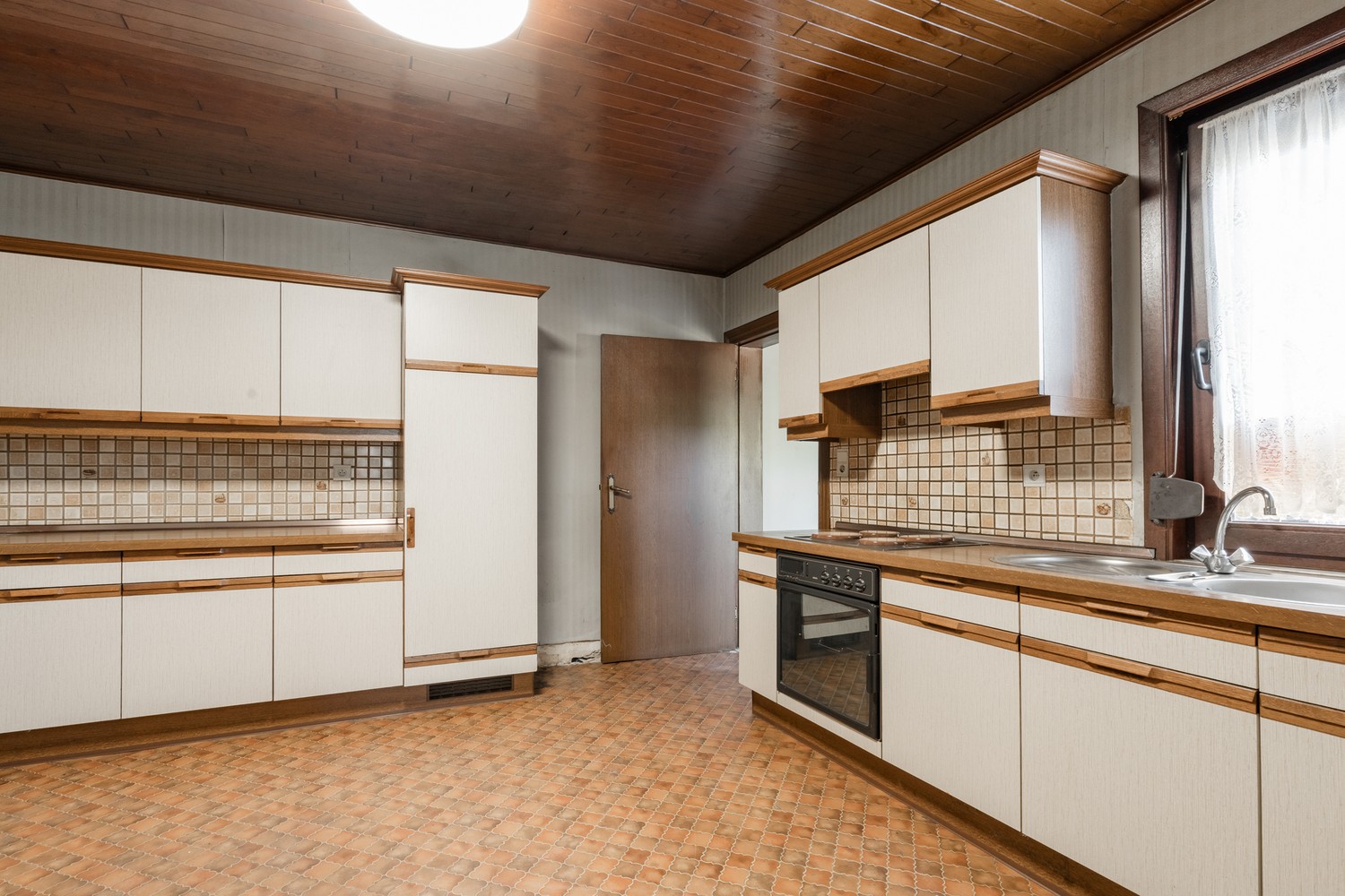 Karakteristiek huis te koop in Pelt: 3 slaapkamers, garage en charmante uitstraling - foto 5
