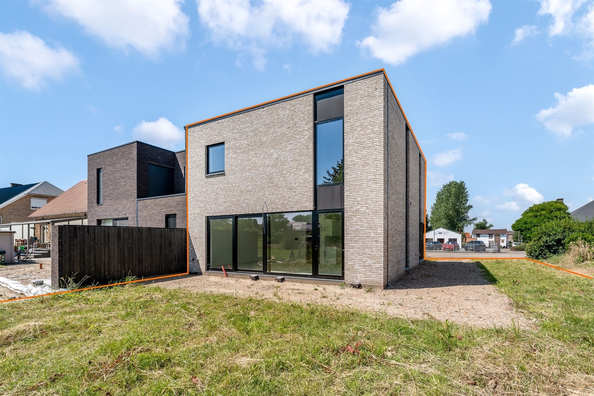 VOLLEDIG AFGEWERKTE NIEUWBOUWWONING (200M²) MET 3 SLAAPKAMERS EN E-PEIL 20! - foto 4