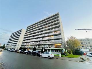 This shell office space of approximately 147 m² is located on the ground floor and offers numerous possibilities for those seeking a...