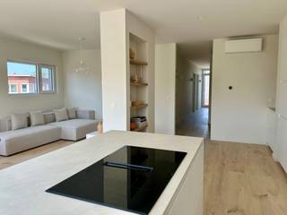 In een rustige en gegeerde woonomgeving te Mortsel bevindt zich dit instapklare, lichtrijke appartement dat uitblinkt in ruimte, comfort...