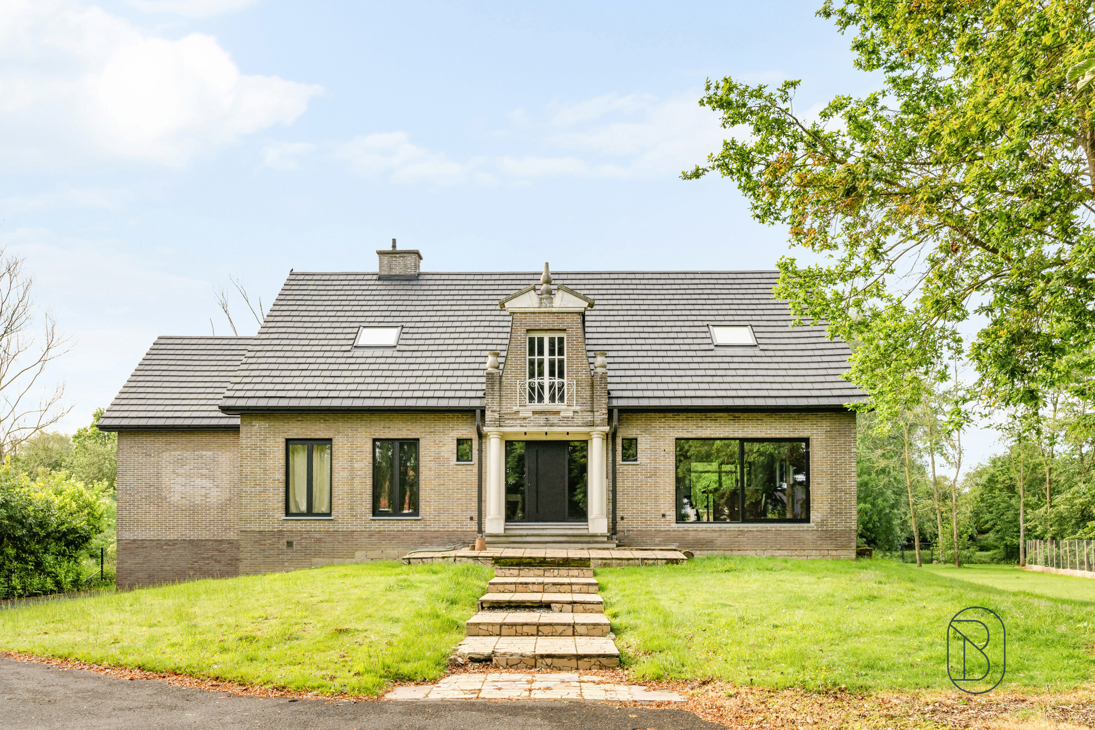 Ruime villa op 4.220m² met oprijlaan, dubbele garage en tuin - foto 4