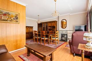 Interesse in dit knus appartement? Bekijk de virtuele toer en maak ONLINE je afspraak.In een kleinschalig gebouw met slechts drie appartementen...