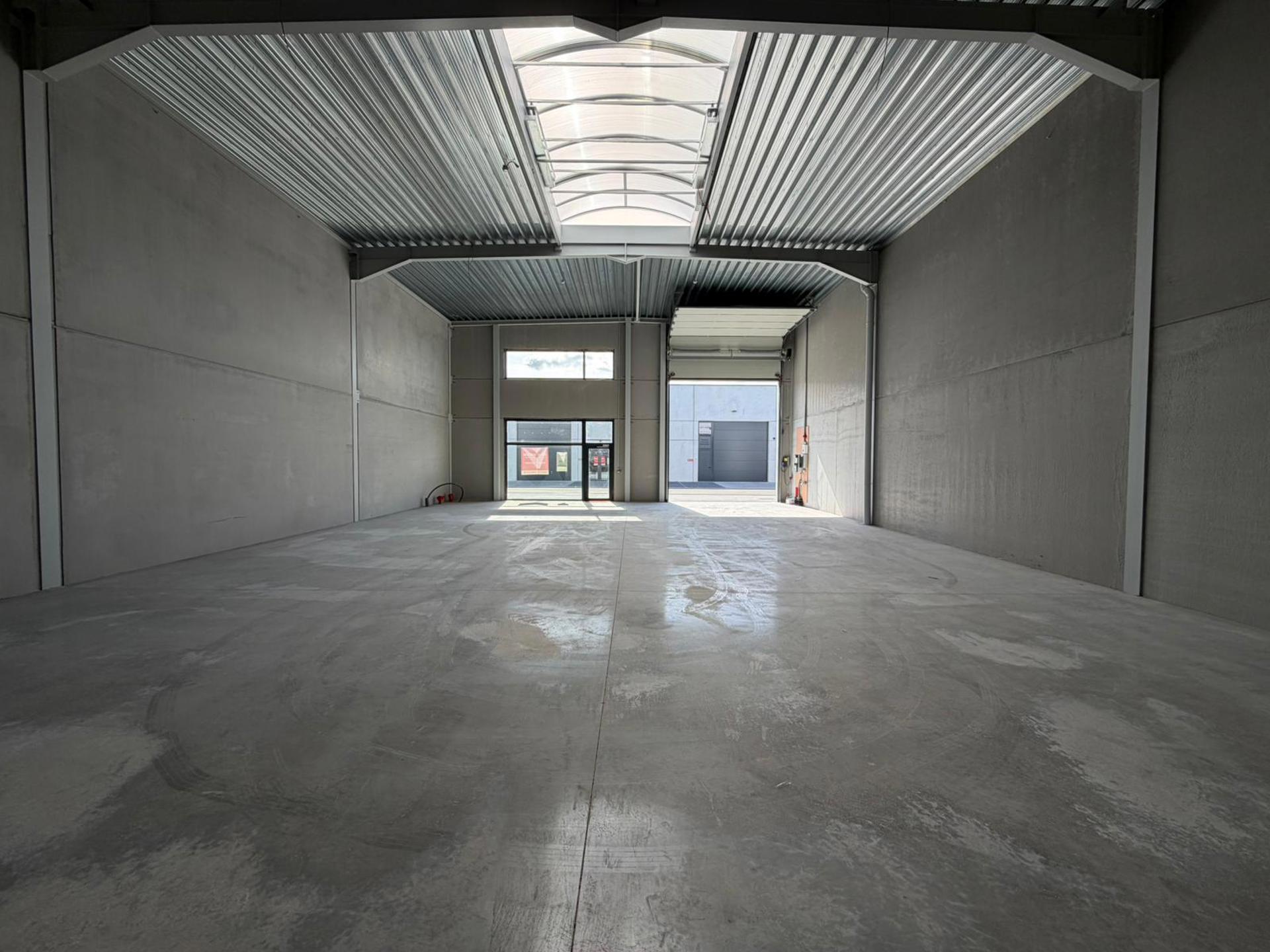 ONMIDDELIJK BESCHIKBAAAR! KMO-unit nabij Torhout! opp 229m2 - foto 4