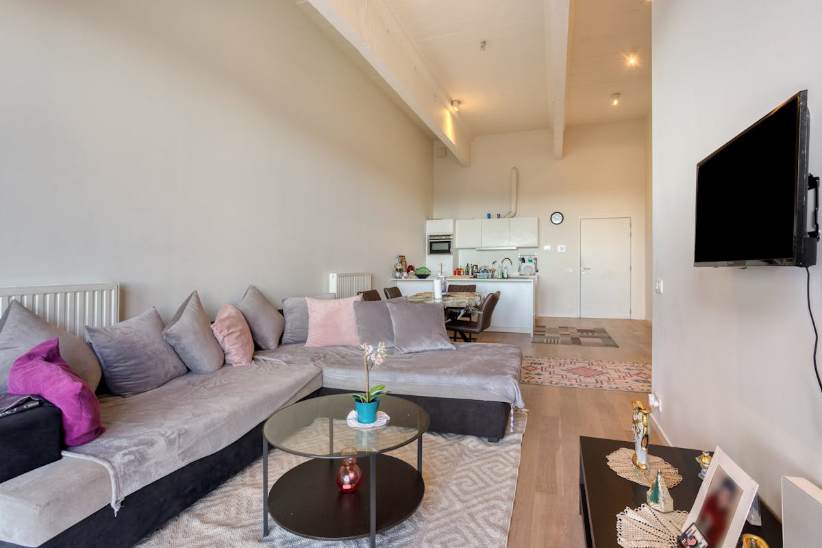 Loft-appartement één slaapkamer in voormalig fabrieksgebouw - foto 4