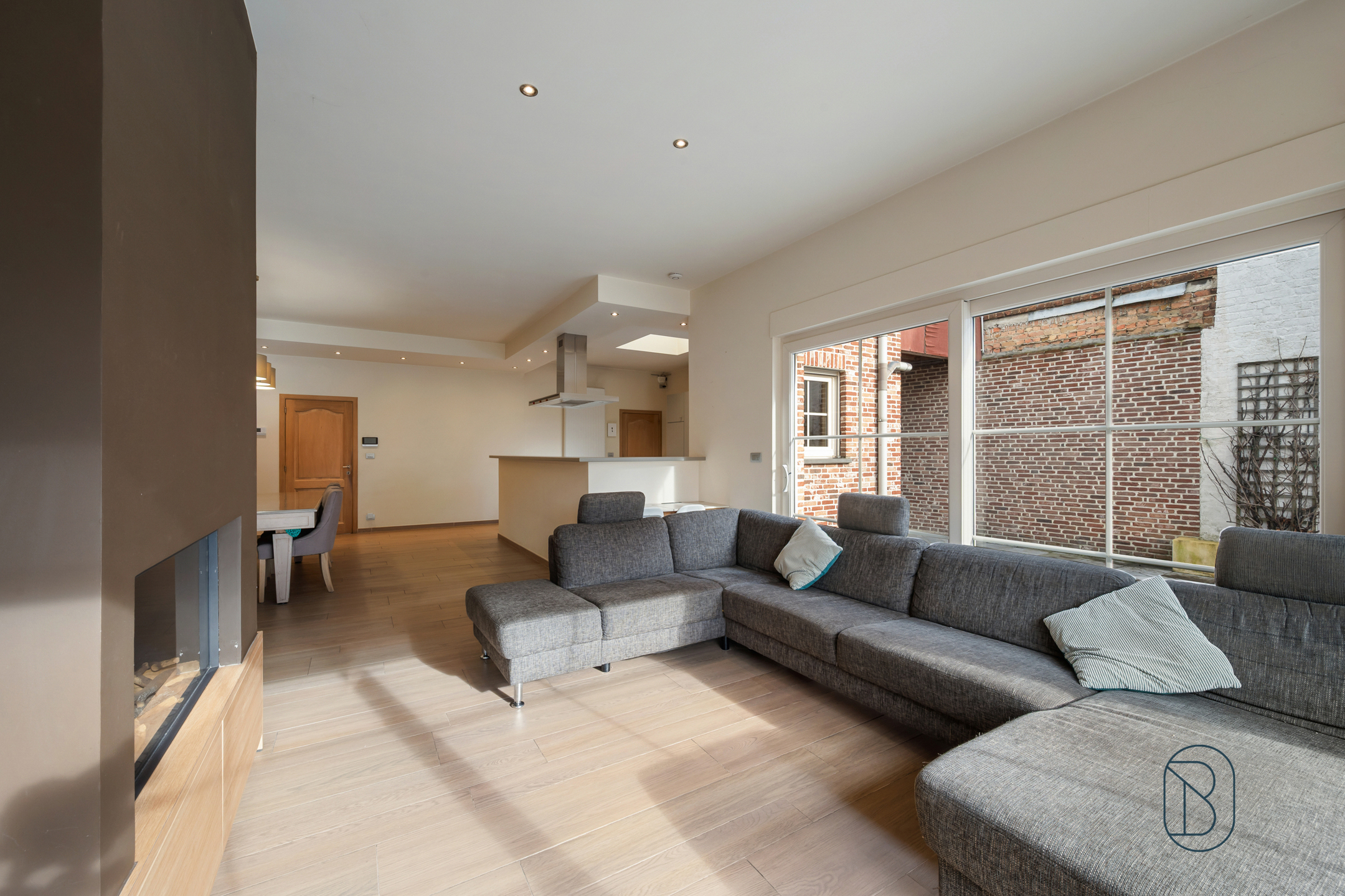 Instapklare woning met zwembad in het centrum van Deerlijk! - foto 5