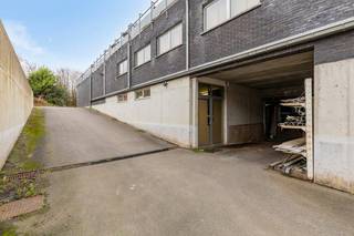 Propriété commerciale stratégique (1 830 m²) idéalement située à PuursVous recherchez une visibilité maximale pour votre entreprise ? Ce bâtiment...