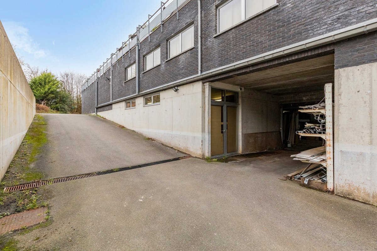 Local commercial de 1 830 m² à louer dans un emplacement privilégié à Puurs-Sint-Amands - photo 2